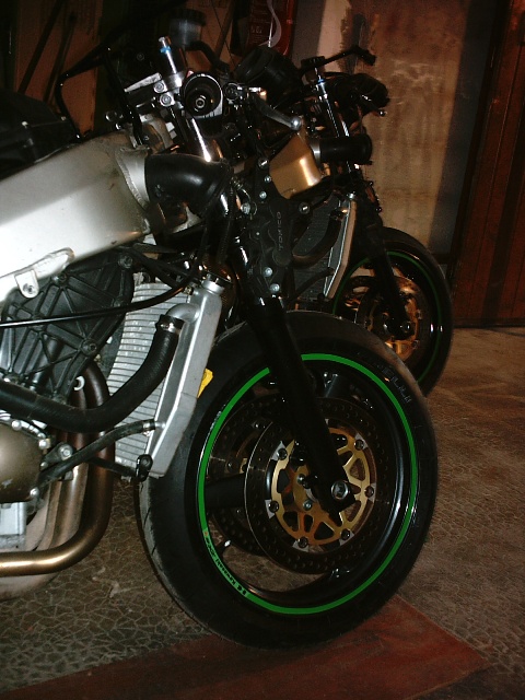Préparation de la saison piste 2008 ( ZX6R 98 et 99 inside ) - Page 3 IMAG0541