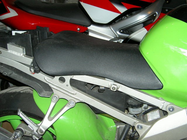 Préparation de la saison piste 2008 ( ZX6R 98 et 99 inside ) PICT3036